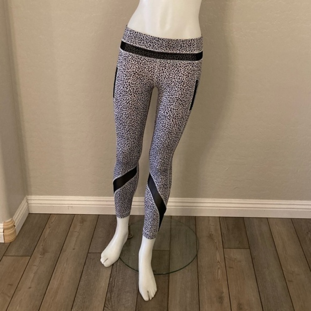 Lululemon Inspire Tight ll Miss Mosaic Black/White Leggings Size 4